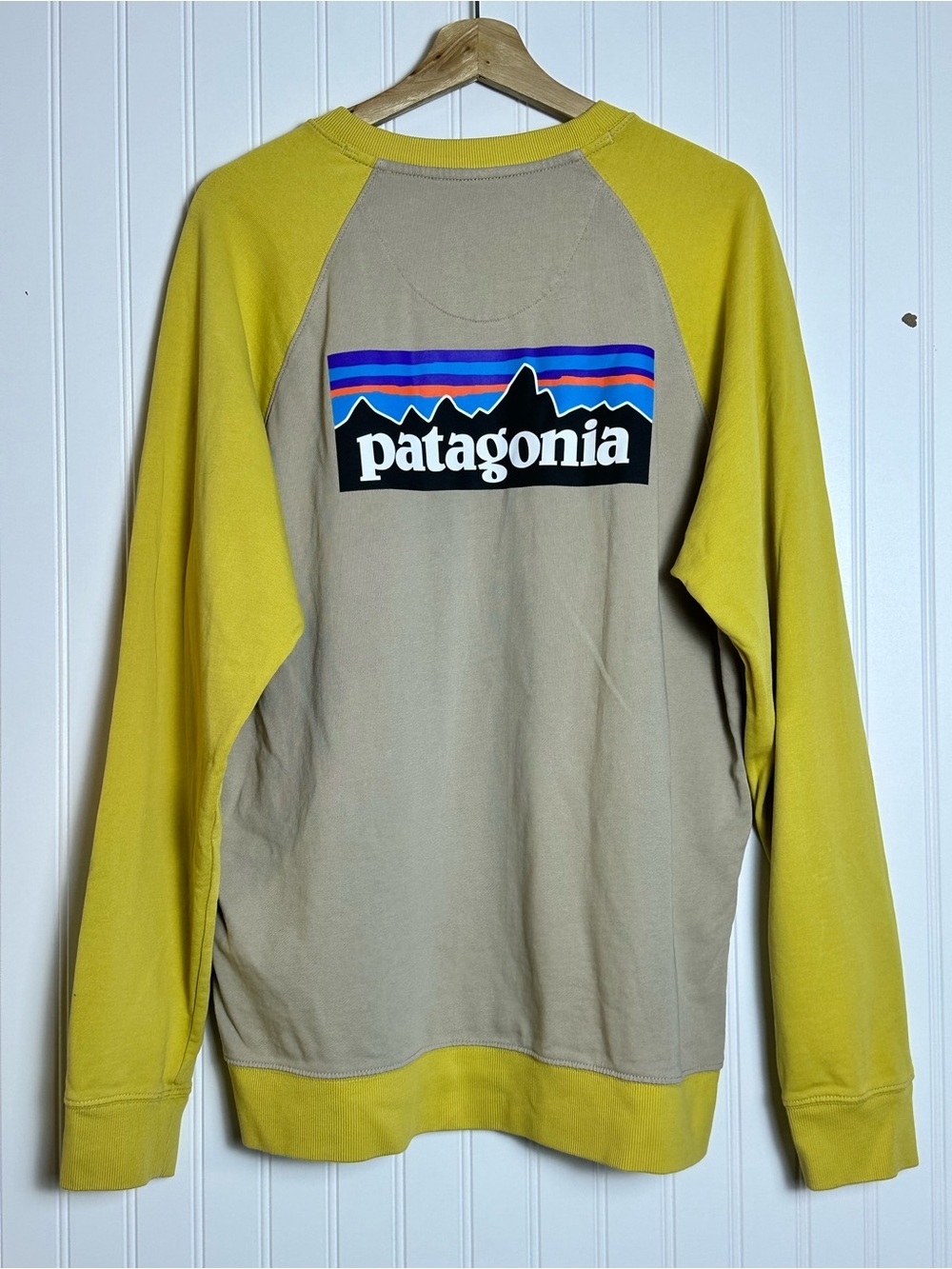 Patagonia Mens P-6 Logo Organic Cotton
Crew Sweatshirt L raglan sleeves - Picture 5 of 6